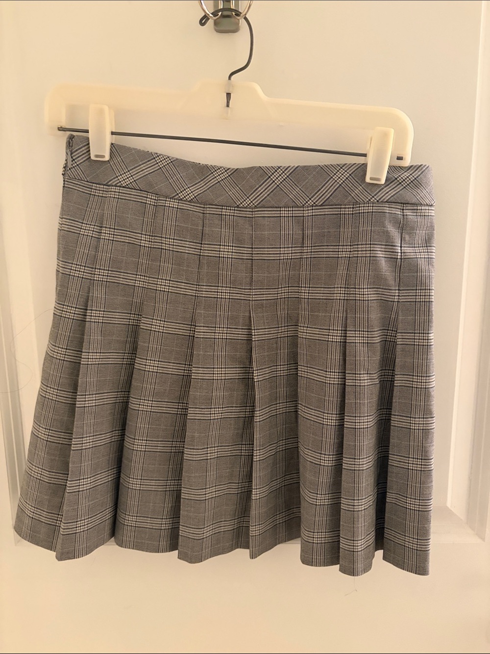Uniqlo Gray Plaid Pleated Skirt